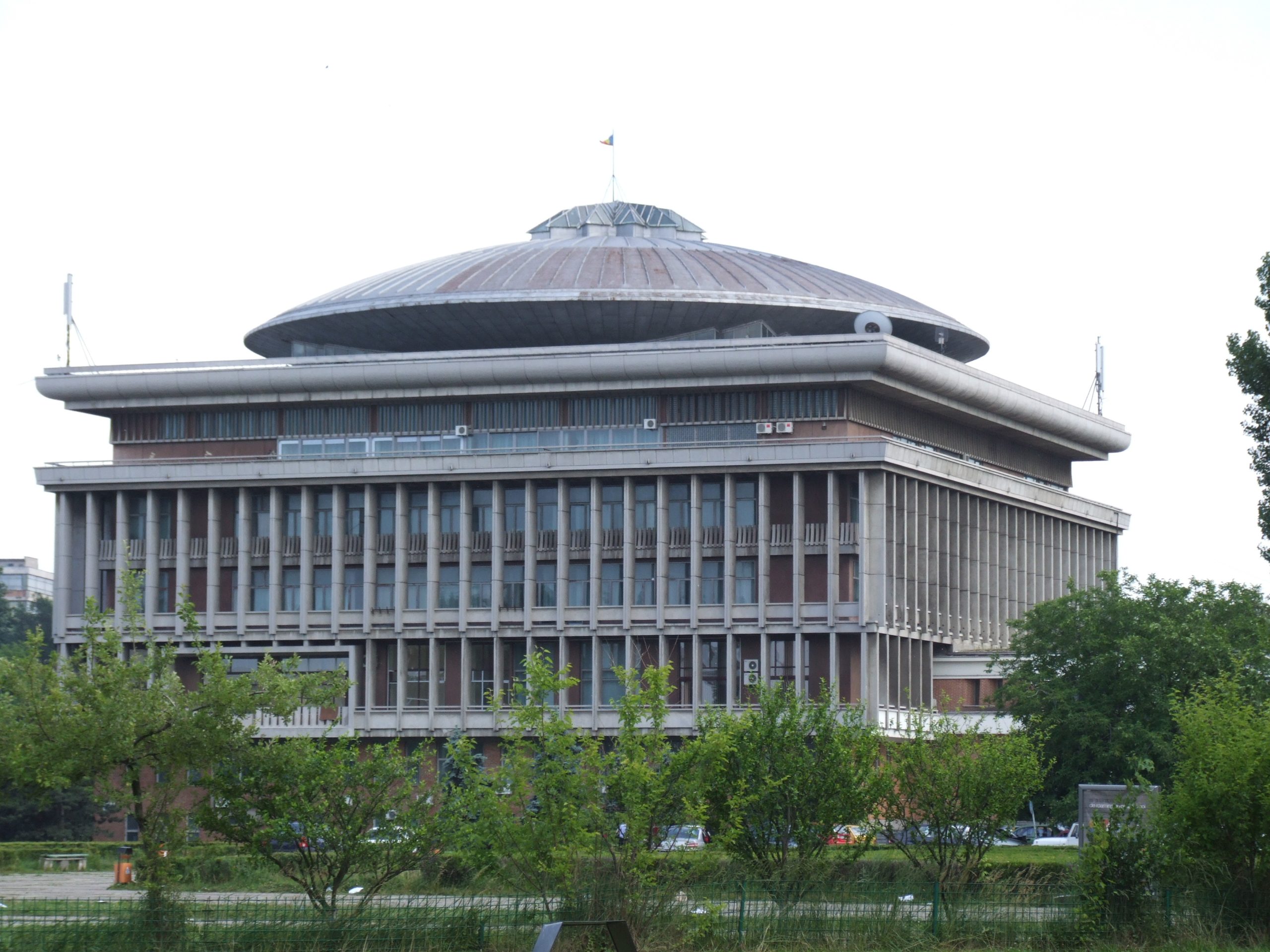 Buxarest Politexnik Universitetinin günbəzli binası