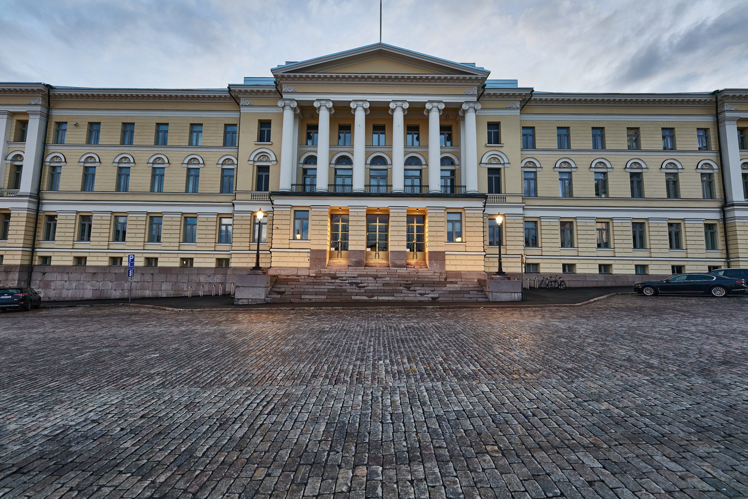 Helsinki Universitetinin Senat meydanındakı əsas binası