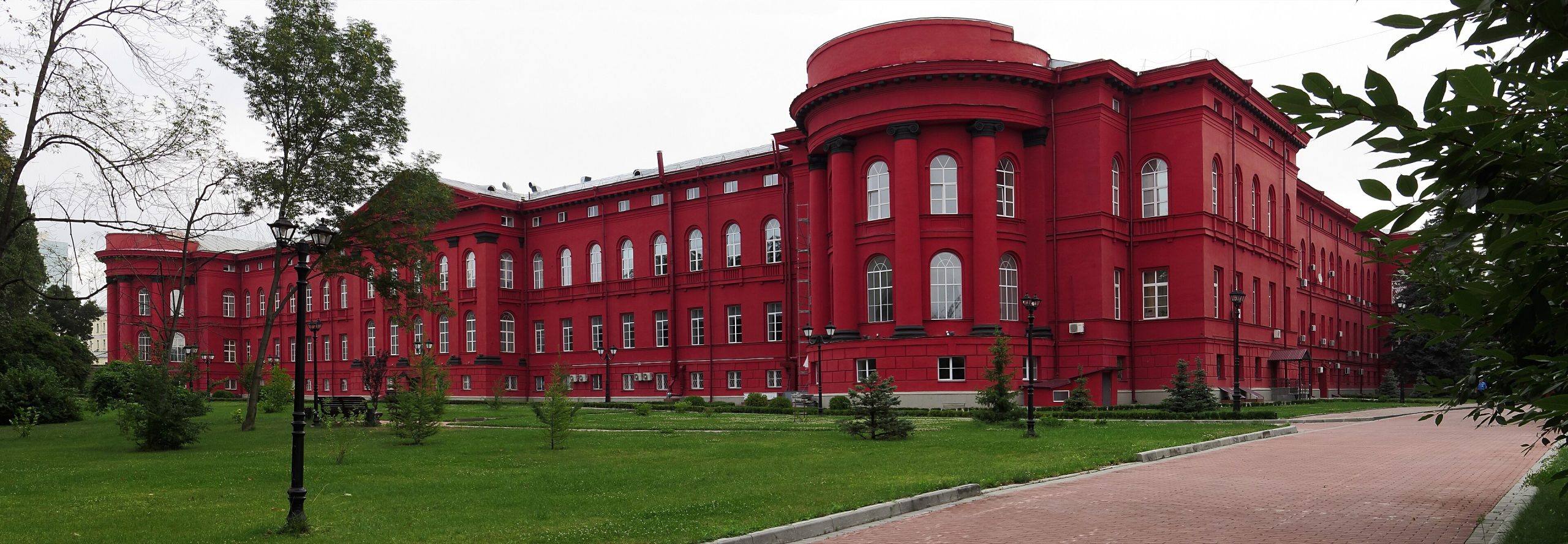 Kiyevdə Taras Şevçenko adına Milli Universitetin qırmızı korpusu