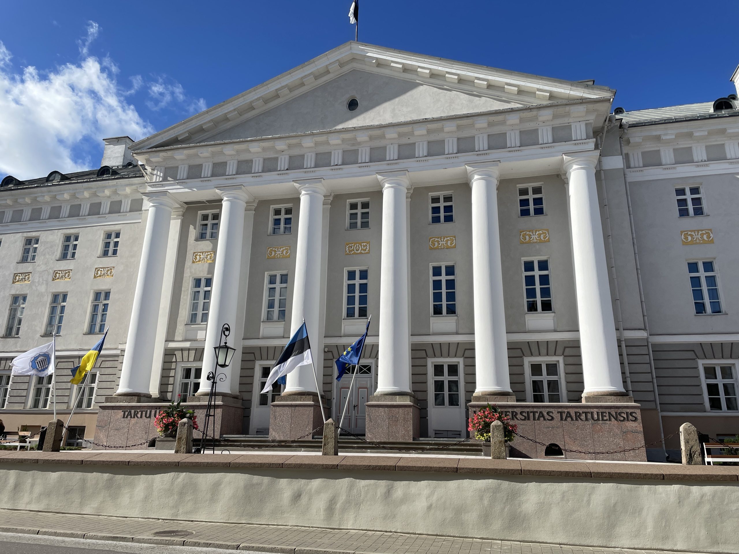 Tartu Universitetinin sütunlu əsas binası